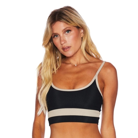 Beach Riot workout set - Picture 3 of 9